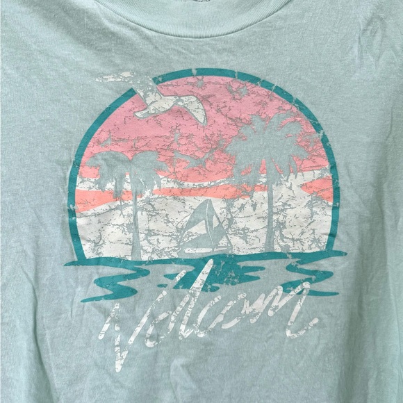 Volcom cropped graphic tee size M - Picture 3 of 3